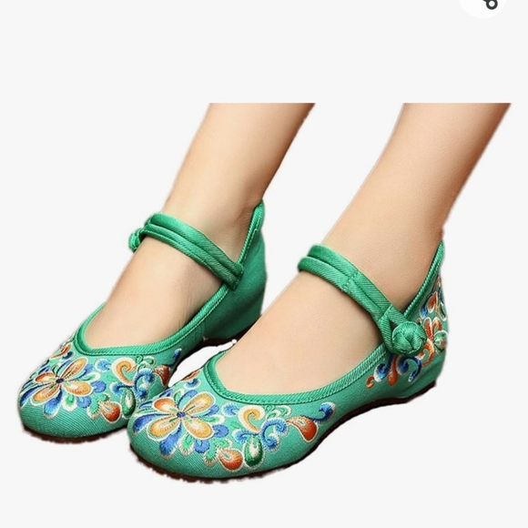 Embroidered shoes - Picture 6 of 6